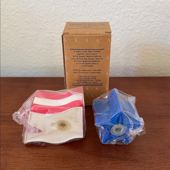 NIB Vintage Avon American Flag Salt & Pepper Shakers Star Spangled Collection - Picture 3 of 7